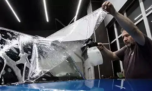 Зачем нужна бронепленка на лобовое стекло Зачем нужна бронепленка на лобовое стекло