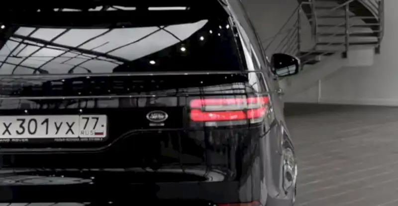 oklejka-v-matovyj-poliuretan-range-rover-discovery-v-3