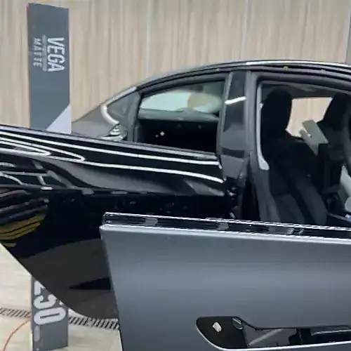 oklejka-v-matovyj-poliuretan-tesla-model-3-0