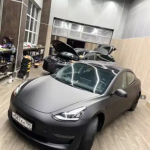 oklejka-v-matovyj-poliuretan-tesla-model-3-4