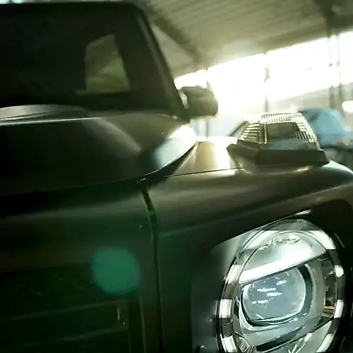 oklejka-plenkoj-chernogo-mercedes-benz-g-klass-2