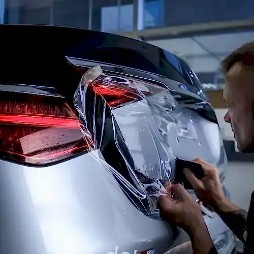 limitirovannyj-avtomobil-mercedes-maybach-serii-edition-100-14