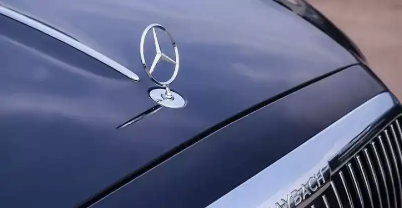 limitirovannyj-avtomobil-mercedes-maybach-serii-edition-100-37