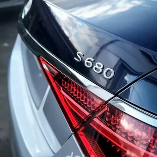 limitirovannyj-avtomobil-mercedes-maybach-serii-edition-100-45
