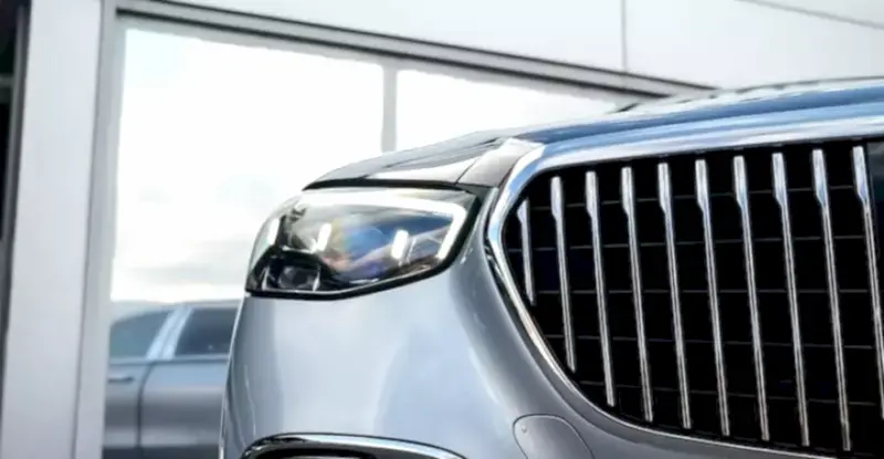 limitirovannyj-avtomobil-mercedes-maybach-serii-edition-100-57