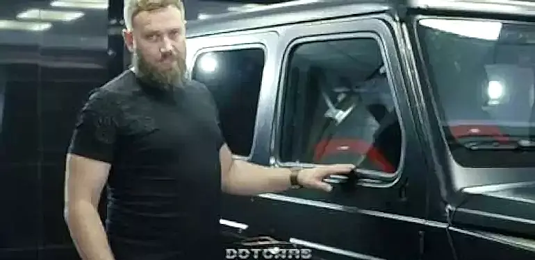 Результат работы оклейки Mercedes-Benz G-класса матовой пленкой Dotcars